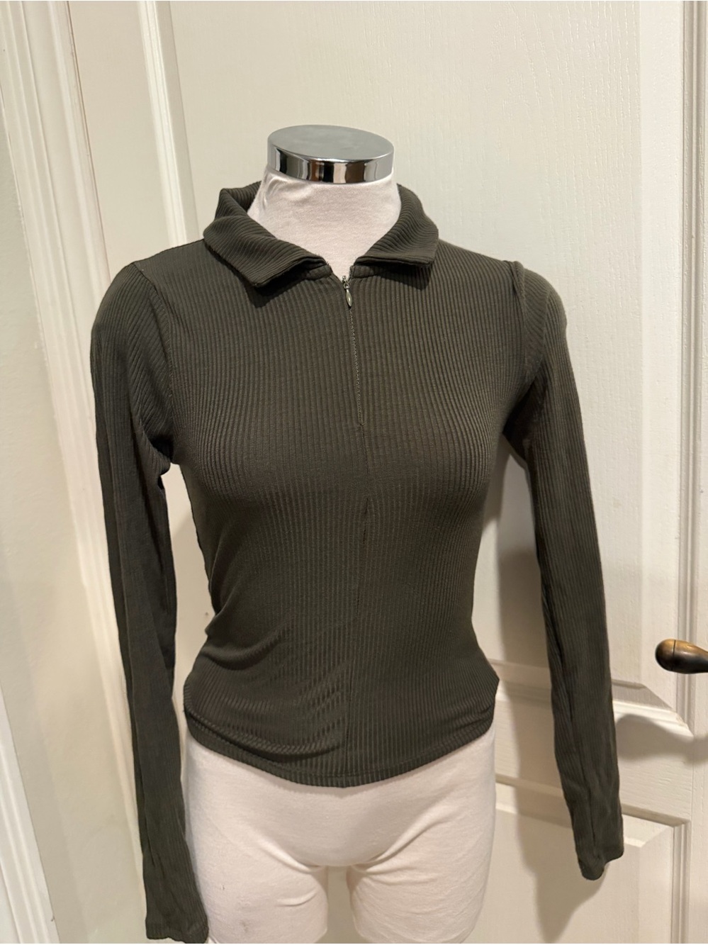 Ribbed Long-Sleeve Zip Polo Top - Olive